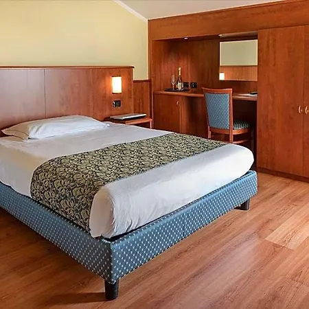 Hotel Postumia 3*