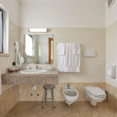 Hotel Postumia 3*