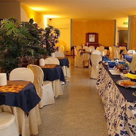 מלון Postumia 3*